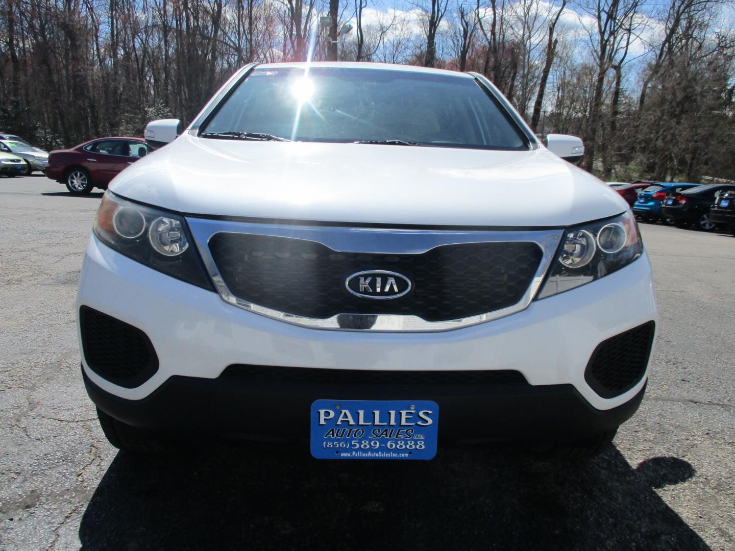 2013 WHITE Kia Sorento (5XYKTCA6XDG) with an 2.4L L4 DOHC 16V engine, AUTOMATIC transmission, located at 540a Delsea Drive, Sewell, NJ, 08080, (856) 589-6888, 39.752560, -75.111206 - Photo#9